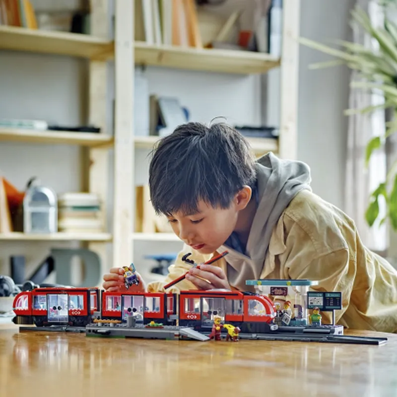 60423 LEGO® City Trains Downtown Streetcar and Station